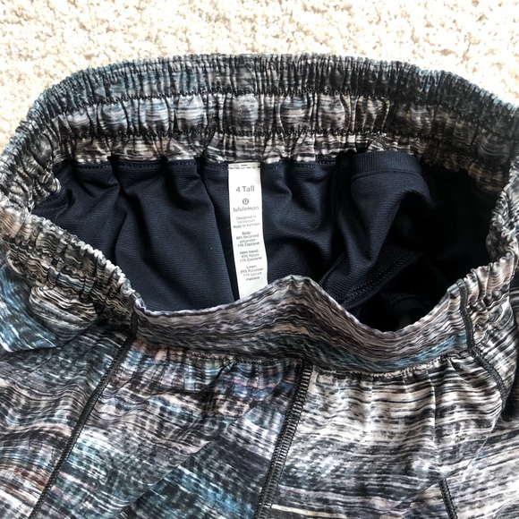 Lululemon Hotty Hot Shorts - Picture 2 of 3